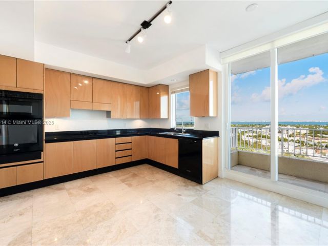 Apartment for rent  Unit #1404 - photo 6056550