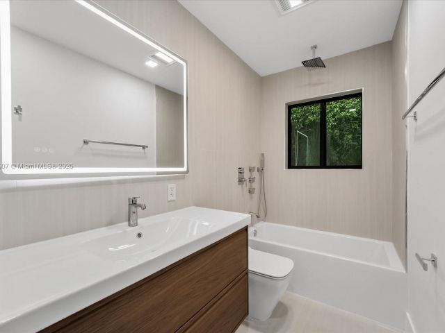 Home for rent at 112 E 1st Ct - photo 6083777