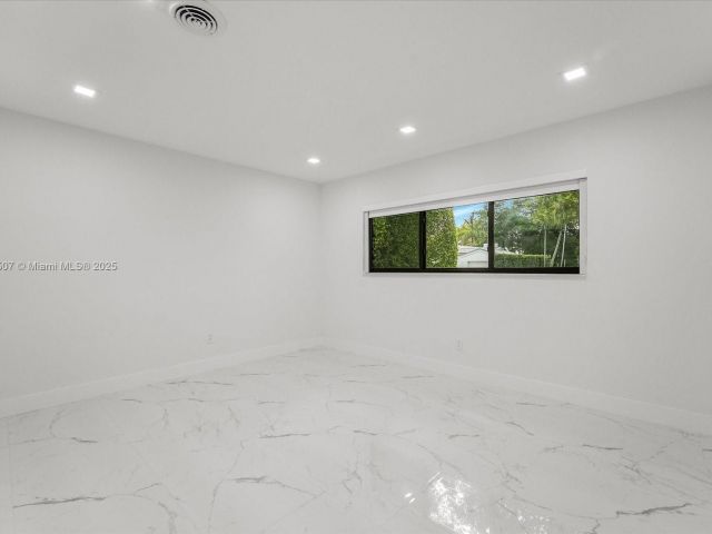 Home for rent at 112 E 1st Ct - photo 6083779