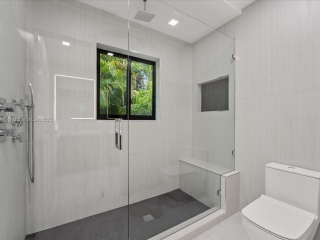 Home for rent at 112 E 1st Ct - photo 6083781