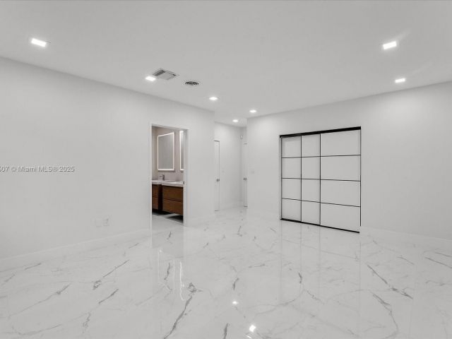 Home for rent at 112 E 1st Ct - photo 6083783