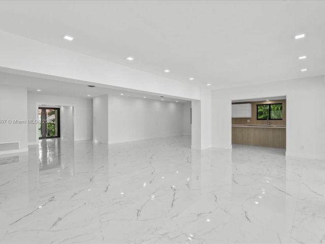 Home for rent at 112 E 1st Ct - photo 6083789