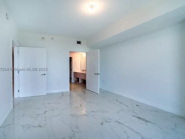 2-bedroom condo for sale in North Miami Beach - 16385 Biscayne Blvd 417 - MondialRealty