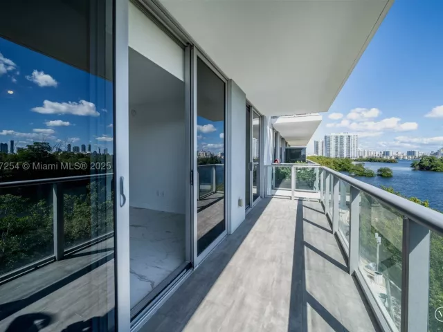 2-bedroom condo for sale in North Miami Beach - 16385 Biscayne Blvd 417 - MondialRealty