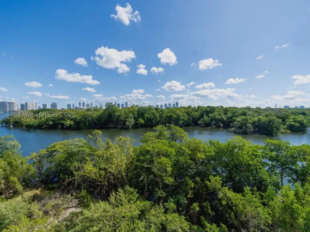 2-bedroom condo for sale in North Miami Beach - 16385 Biscayne Blvd 417 - MondialRealty