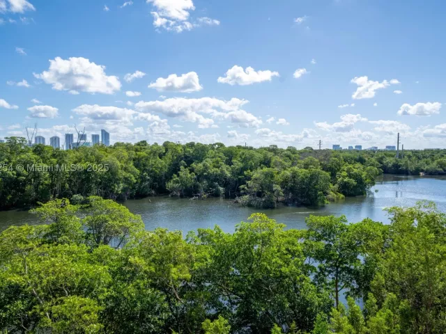 2-bedroom condo for sale in North Miami Beach - 16385 Biscayne Blvd 417 - MondialRealty