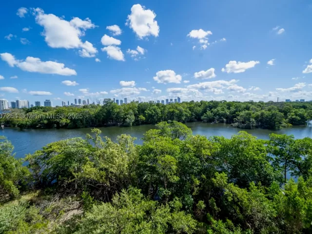 2-bedroom condo for sale in North Miami Beach - 16385 Biscayne Blvd 417 - MondialRealty