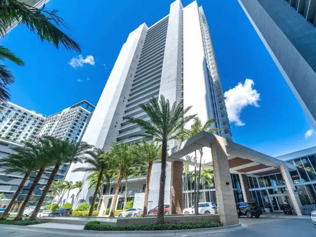 2-bedroom condo for sale in North Miami Beach - 16385 Biscayne Blvd 417 - MondialRealty