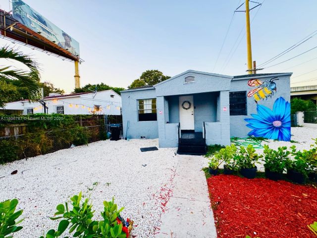 Home for sale at 301 NW 37th St - photo 6054110