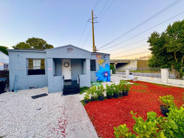 Home for sale at 301 NW 37th St - photo 6054119