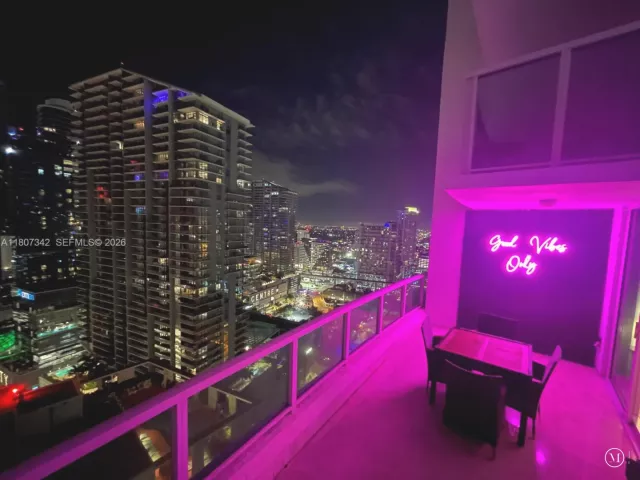 2-bedroom condo for sale in Miami - 41 SE 5th St 2008 - MondialRealty