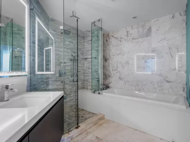 2-bedroom condo for sale in Miami - 851 NE 1st Ave 1409 - MondialRealty