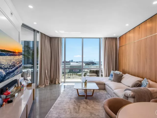 2-bedroom condo for sale in Miami - 851 NE 1st Ave 1409 - MondialRealty