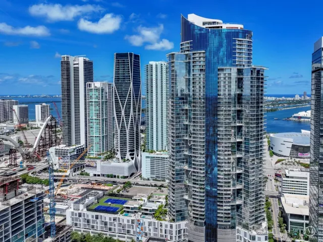 2-bedroom condo for sale in Miami - 851 NE 1st Ave 1409 - MondialRealty