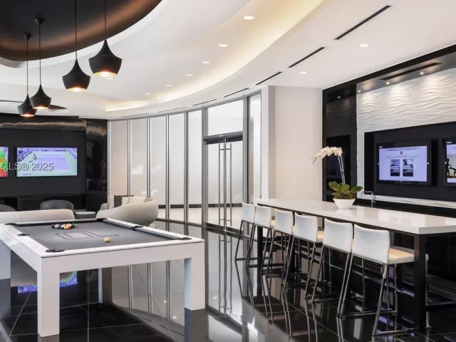 2-bedroom condo for sale in Miami - 851 NE 1st Ave 1409 - MondialRealty