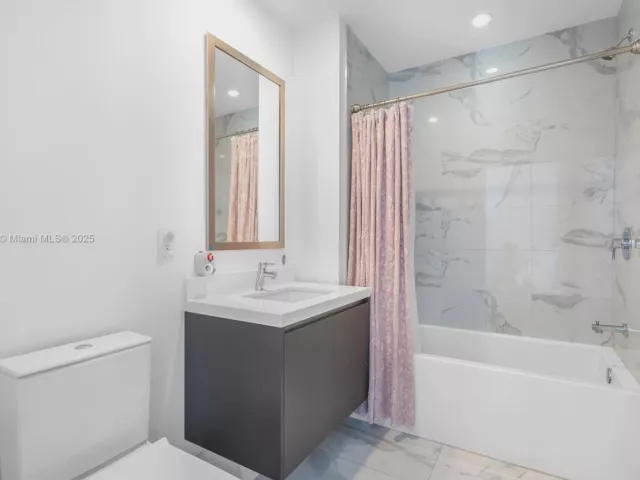 2-bedroom condo for sale in Miami - 851 NE 1st Ave 1409 - MondialRealty