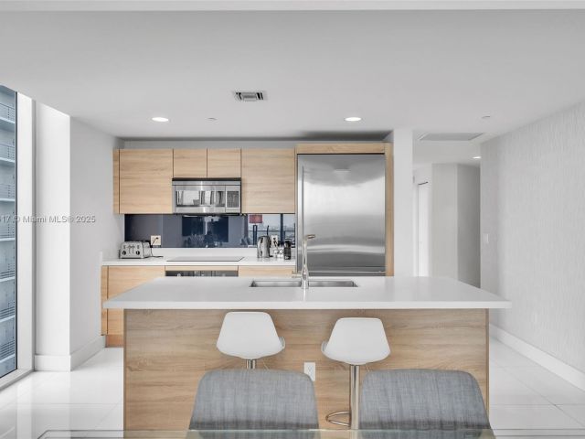 Apartment for sale  Unit #2707 - photo 6060860