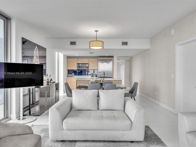 Apartment for sale  Unit #2707 - photo 6060866