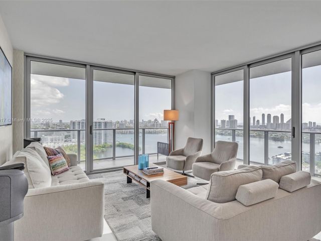 Apartment for sale  Unit #2707 - photo 6060872