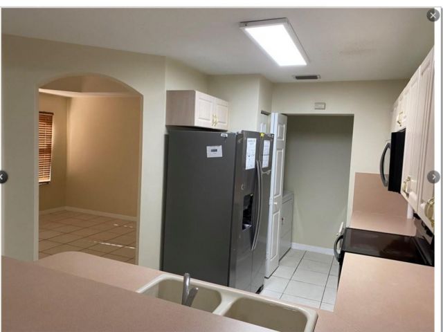 Home for rent at 4905 N Harbor Isles Dr - photo 6054279