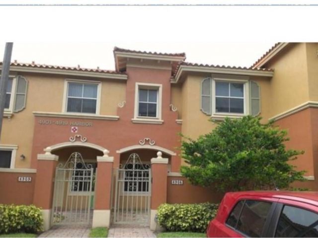 Home for rent at 4905 N Harbor Isles Dr - photo 6054287