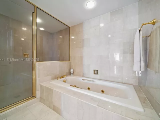 2-bedroom condo for sale in Miami Beach - 5235 Fisher Island Dr 5235 - MondialRealty