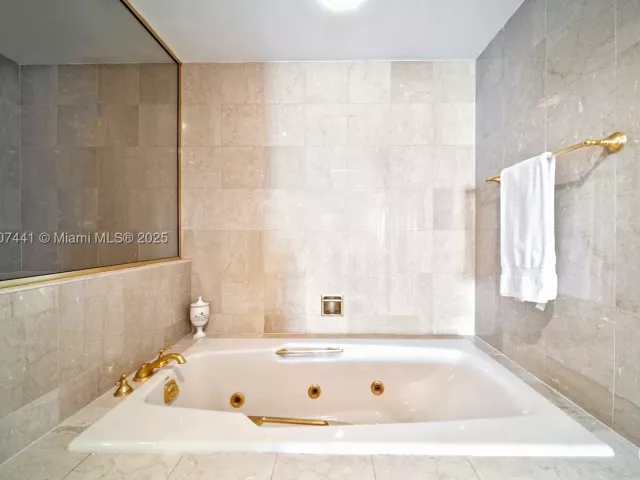 2-bedroom condo for sale in Miami Beach - 5235 Fisher Island Dr 5235 - MondialRealty