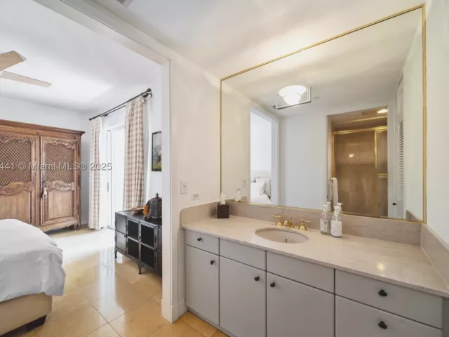 2-bedroom condo for sale in Miami Beach - 5235 Fisher Island Dr 5235 - MondialRealty
