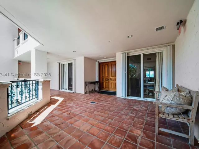 2-bedroom condo for sale in Miami Beach - 5235 Fisher Island Dr 5235 - MondialRealty