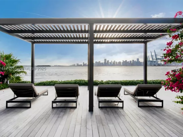2-bedroom condo for sale in Miami Beach - 5235 Fisher Island Dr 5235 - MondialRealty