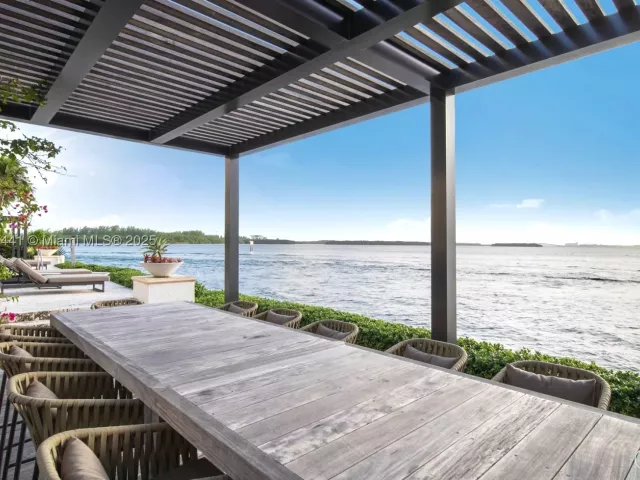 2-bedroom condo for sale in Miami Beach - 5235 Fisher Island Dr 5235 - MondialRealty