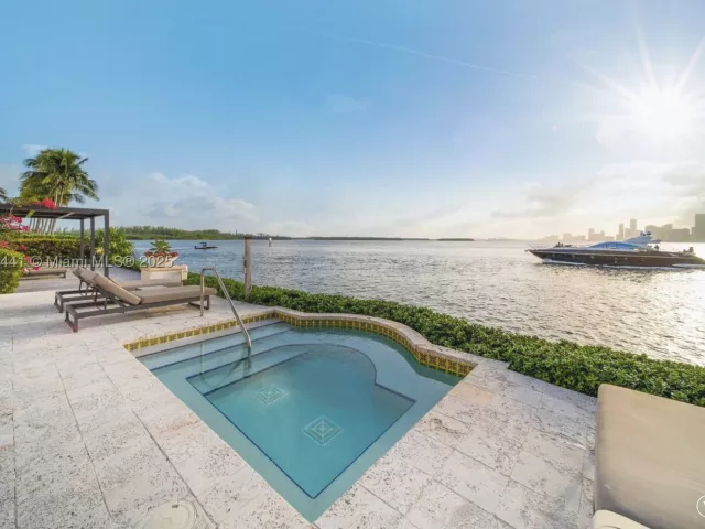 2-bedroom condo for sale in Miami Beach - 5235 Fisher Island Dr 5235 - MondialRealty