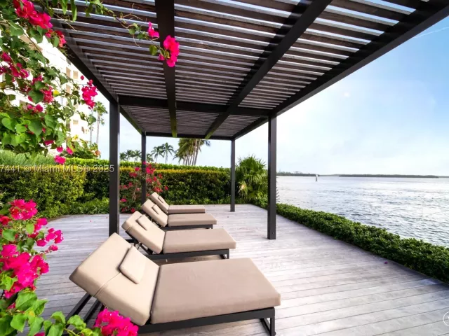 2-bedroom condo for sale in Miami Beach - 5235 Fisher Island Dr 5235 - MondialRealty