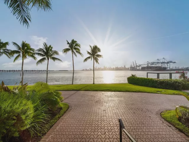 2-bedroom condo for sale in Miami Beach - 5235 Fisher Island Dr 5235 - MondialRealty