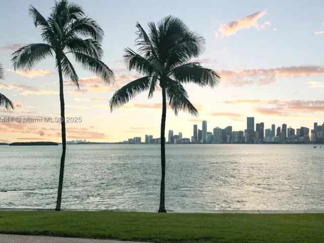 2-bedroom condo for sale in Miami Beach - 5235 Fisher Island Dr 5235 - MondialRealty
