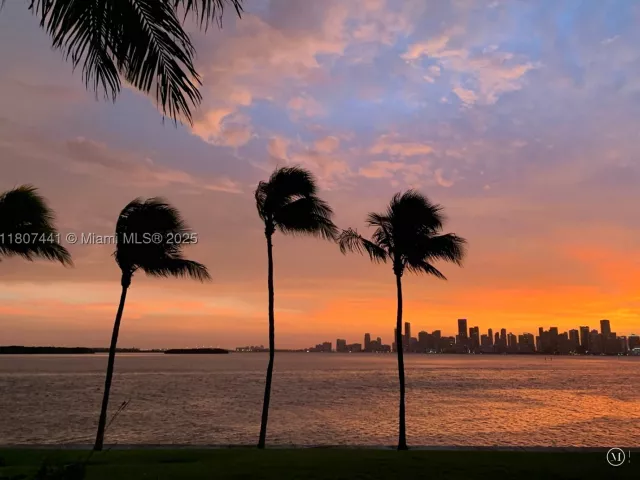 2-bedroom condo for sale in Miami Beach - 5235 Fisher Island Dr 5235 - MondialRealty