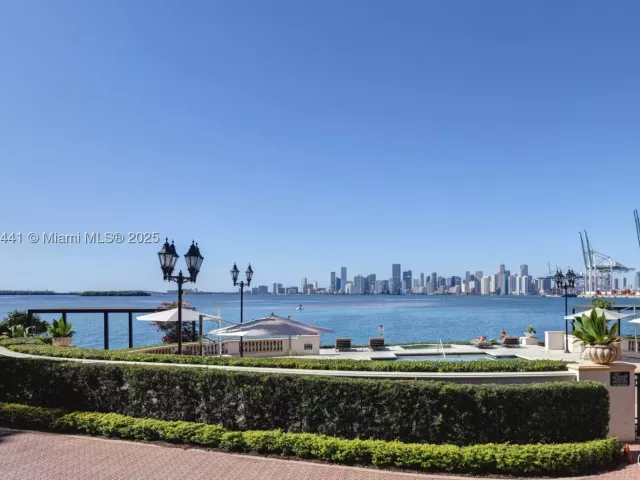 2-bedroom condo for sale in Miami Beach - 5235 Fisher Island Dr 5235 - MondialRealty