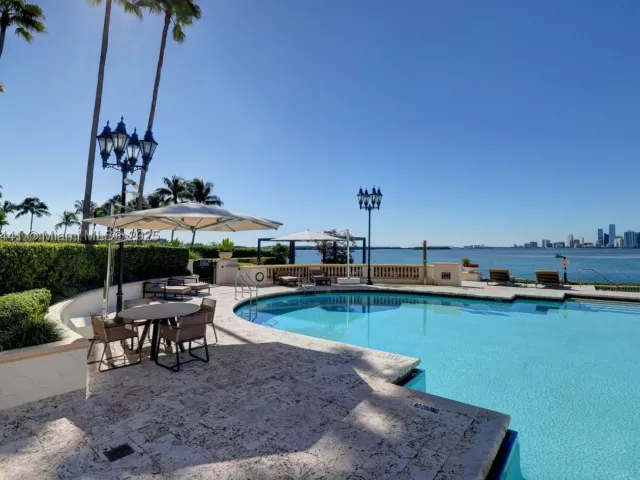 2-bedroom condo for sale in Miami Beach - 5235 Fisher Island Dr 5235 - MondialRealty