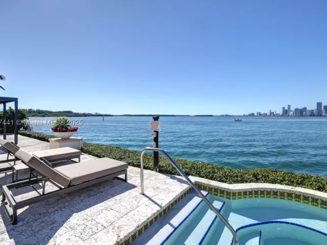 2-bedroom condo for sale in Miami Beach - 5235 Fisher Island Dr 5235 - MondialRealty