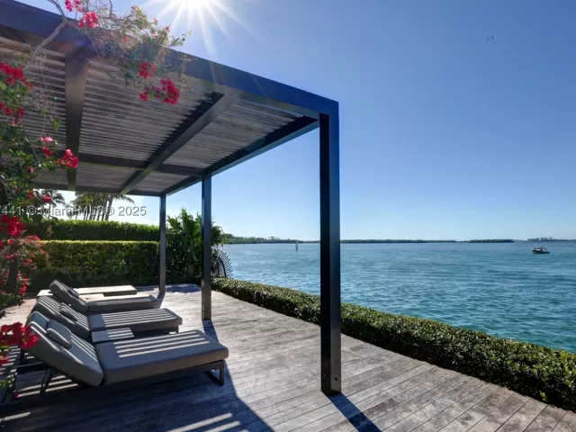 2-bedroom condo for sale in Miami Beach - 5235 Fisher Island Dr 5235 - MondialRealty