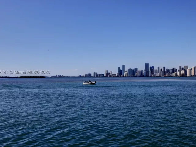 2-bedroom condo for sale in Miami Beach - 5235 Fisher Island Dr 5235 - MondialRealty