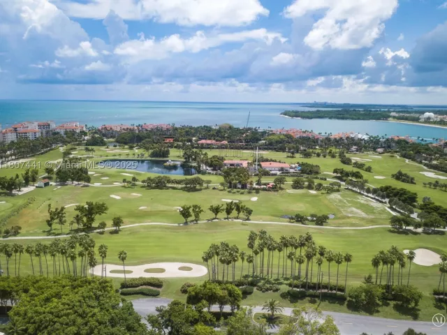 2-bedroom condo for sale in Miami Beach - 5235 Fisher Island Dr 5235 - MondialRealty