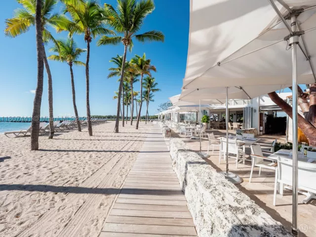 2-bedroom condo for sale in Miami Beach - 5235 Fisher Island Dr 5235 - MondialRealty