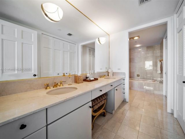 Apartment for sale  Unit #5235 - photo 6060819