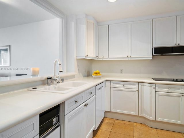 Apartment for sale  Unit #5235 - photo 6060828