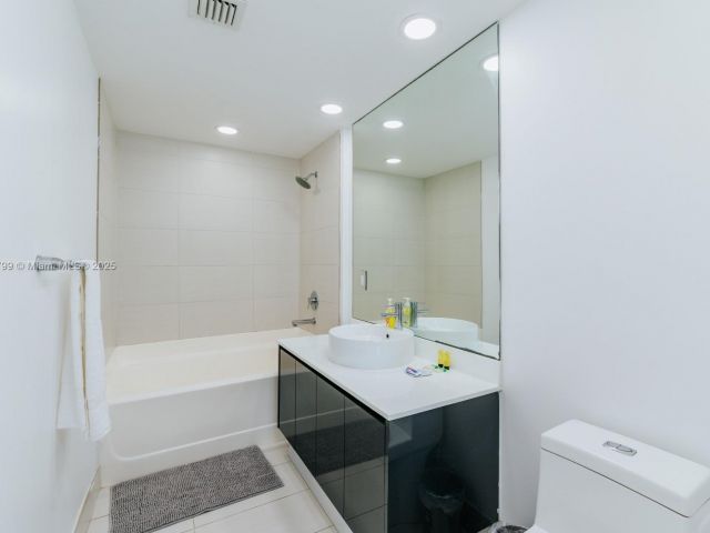 Apartment for sale  Unit #2408 - photo 6061407