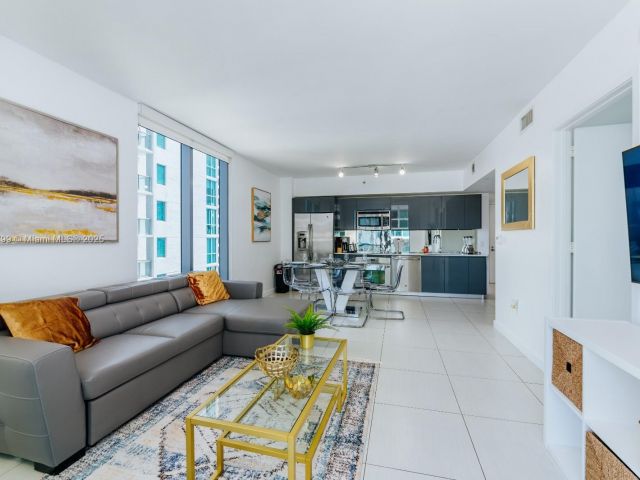 Apartment for sale  Unit #2408 - photo 6061417