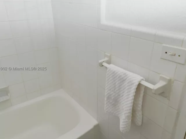 1-bedroom condo for sale in Miami Beach - 1500 Bay Rd 1532S - MondialRealty
