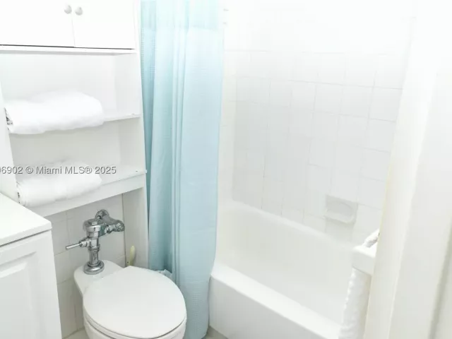 1-bedroom condo for sale in Miami Beach - 1500 Bay Rd 1532S - MondialRealty