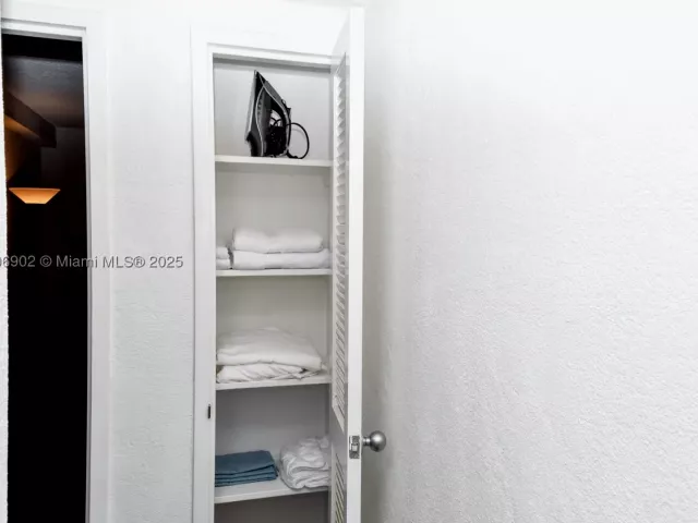 1-bedroom condo for sale in Miami Beach - 1500 Bay Rd 1532S - MondialRealty